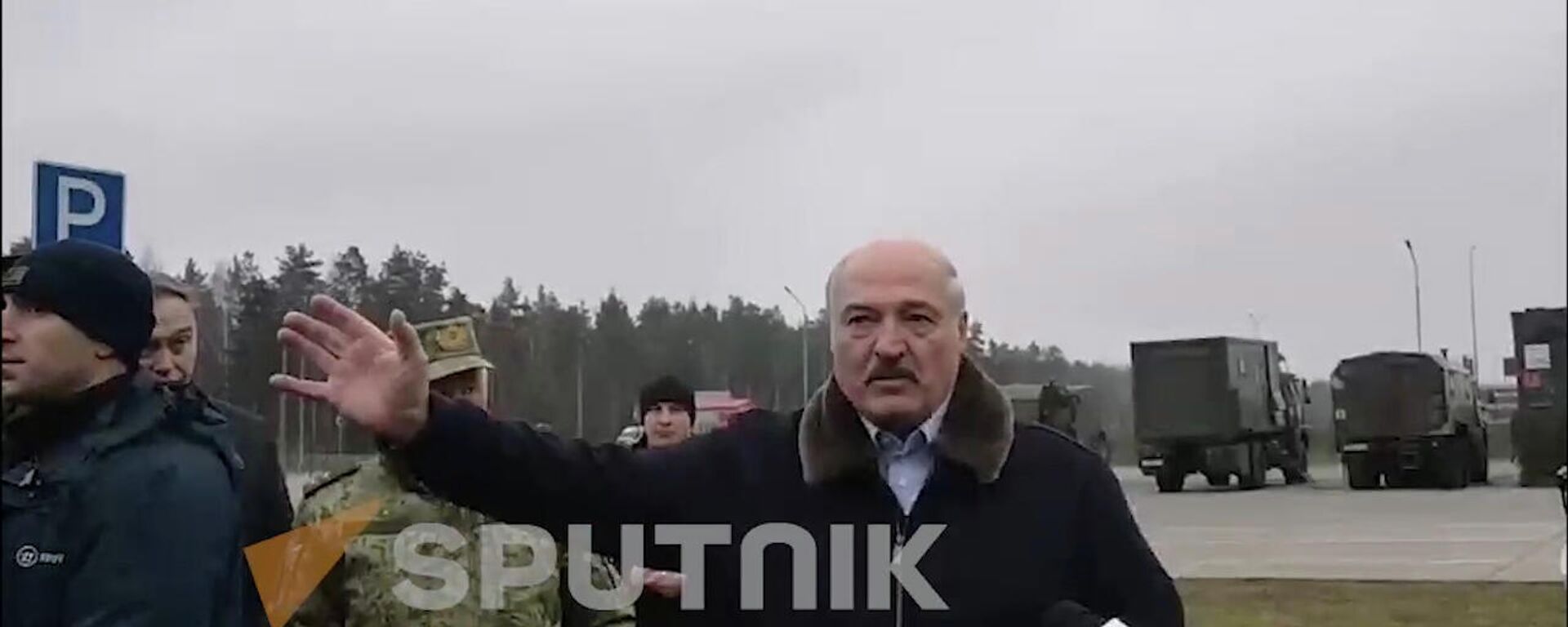 Лукашенко объяснил, почему белорусский маршрут так популярен у мигрантов - Sputnik Latvija, 1920, 27.11.2021