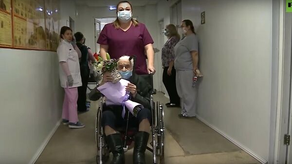 103-летняя пенсионерка вылечилась от коронавируса - Sputnik Latvija