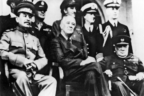 Triju valstu līderu: F. Rūzvelta (ASV), V. Čērčila (Lielbritānija) un J. Staļina (PSRS) konference Teherānā 1943. gada 28. novembrī - 1. decembrī - Sputnik Latvija