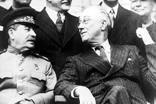 Triju valstu līderu: F. Rūzvelta (ASV), V. Čērčila (Lielbritānija) un J. Staļina (PSRS) konference Teherānā 1943. gada 28. novembrī - 1. decembrī - Sputnik Latvija