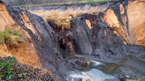 Последствия аварийной ситуации в Науенской волости, где находятся водоемы с илом из очистных сооружений - Sputnik Латвия