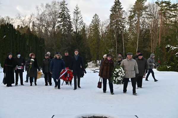 В этот день почитают бессмертный подвиг российских и советских воинов,  погибших в боевых действиях, чьи имена остались неизвестными. - Sputnik Латвия