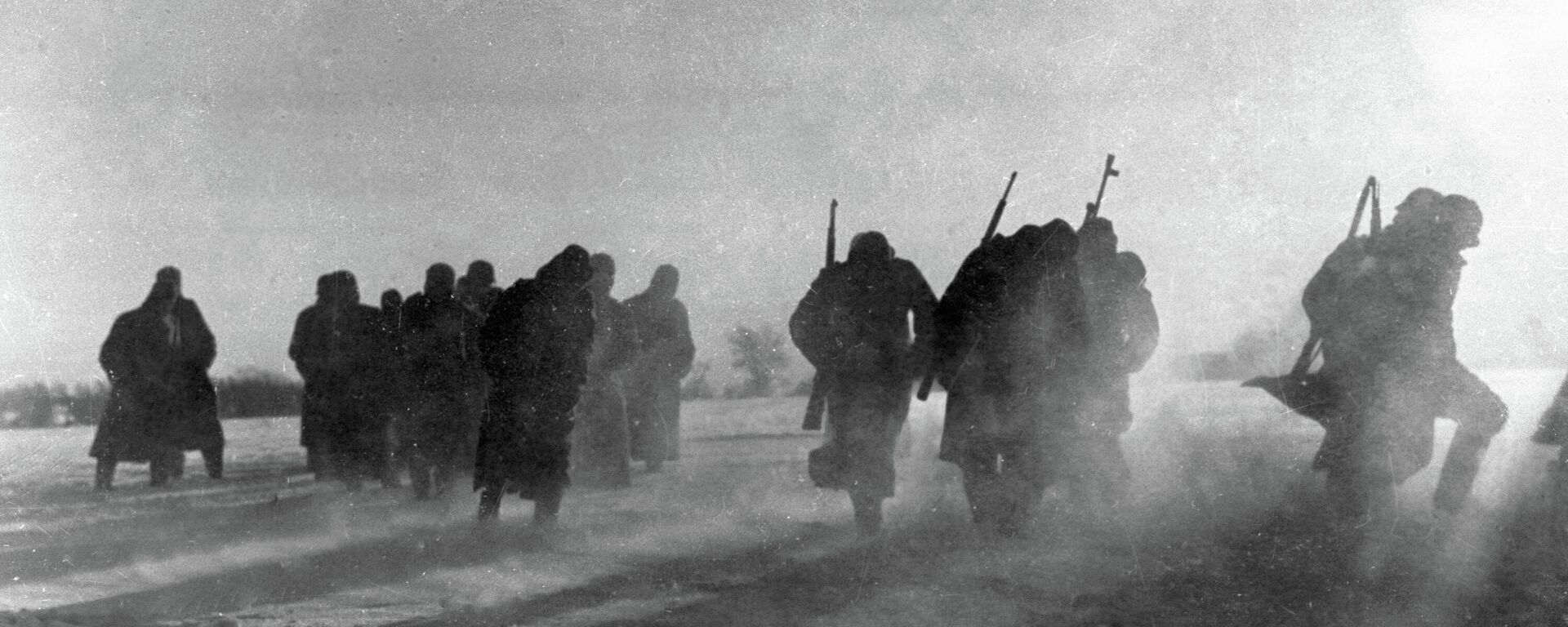Vācu armijas karavīri padodas gūstā pēc kaujas pie Maskavas  - Sputnik Latvija, 1920, 09.12.2021