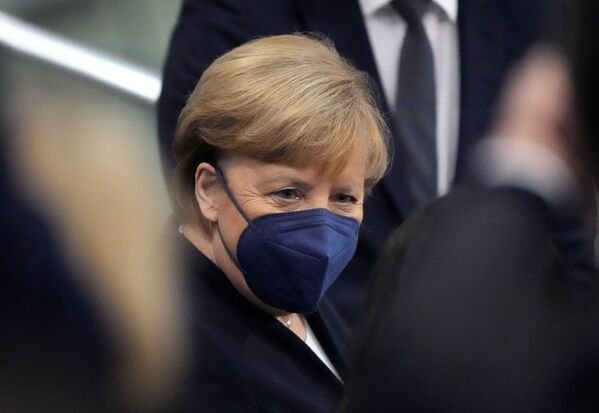 Исполняющая обязанности канцлера Германии Ангела Меркель в бундестаге. - Sputnik Латвия