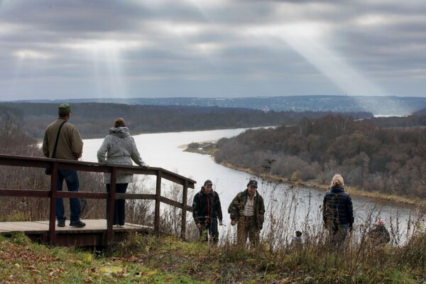 Atpūtnieki Okas upes krastā - Sputnik Latvija