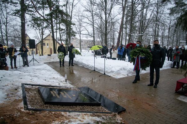 Эксгумацией и перезахоронением останков занялись участники латвийского поискового отряда "Легенда". Эксгумацией и перезахоронением останков занялись участники латвийского поискового отряда "Легенда". - Sputnik Латвия