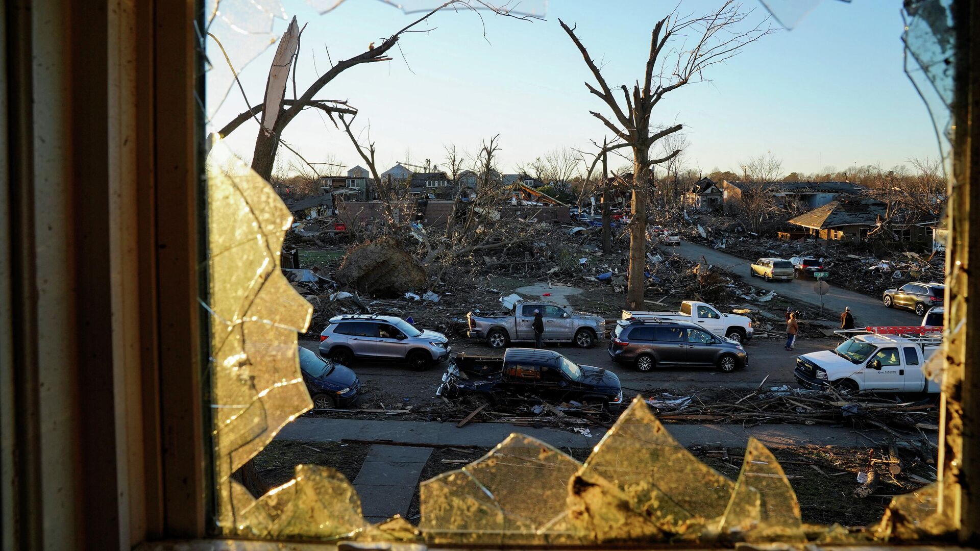 Последствия разрушительного торнадо в городе Мейфилд, штат Кентукки, США  - Sputnik Latvija, 1920, 12.12.2021