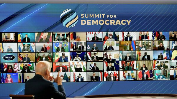 Президент США Джо Байден выступает на Саммите за демократию - Sputnik Латвия