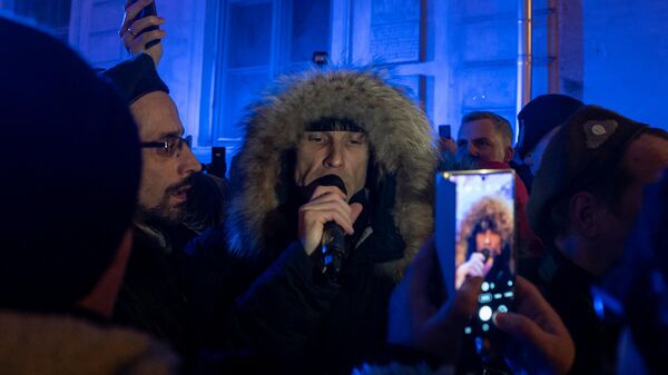 Алдис Гобземс на организованной акции протеста, 13 декабря 2021 года  - Sputnik Латвия