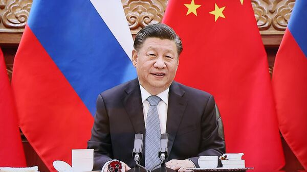 Председатель КНР Си Цзиньпин во время переговоров с президентом РФ Владимиром Путиным по видеосвязи - Sputnik Латвия