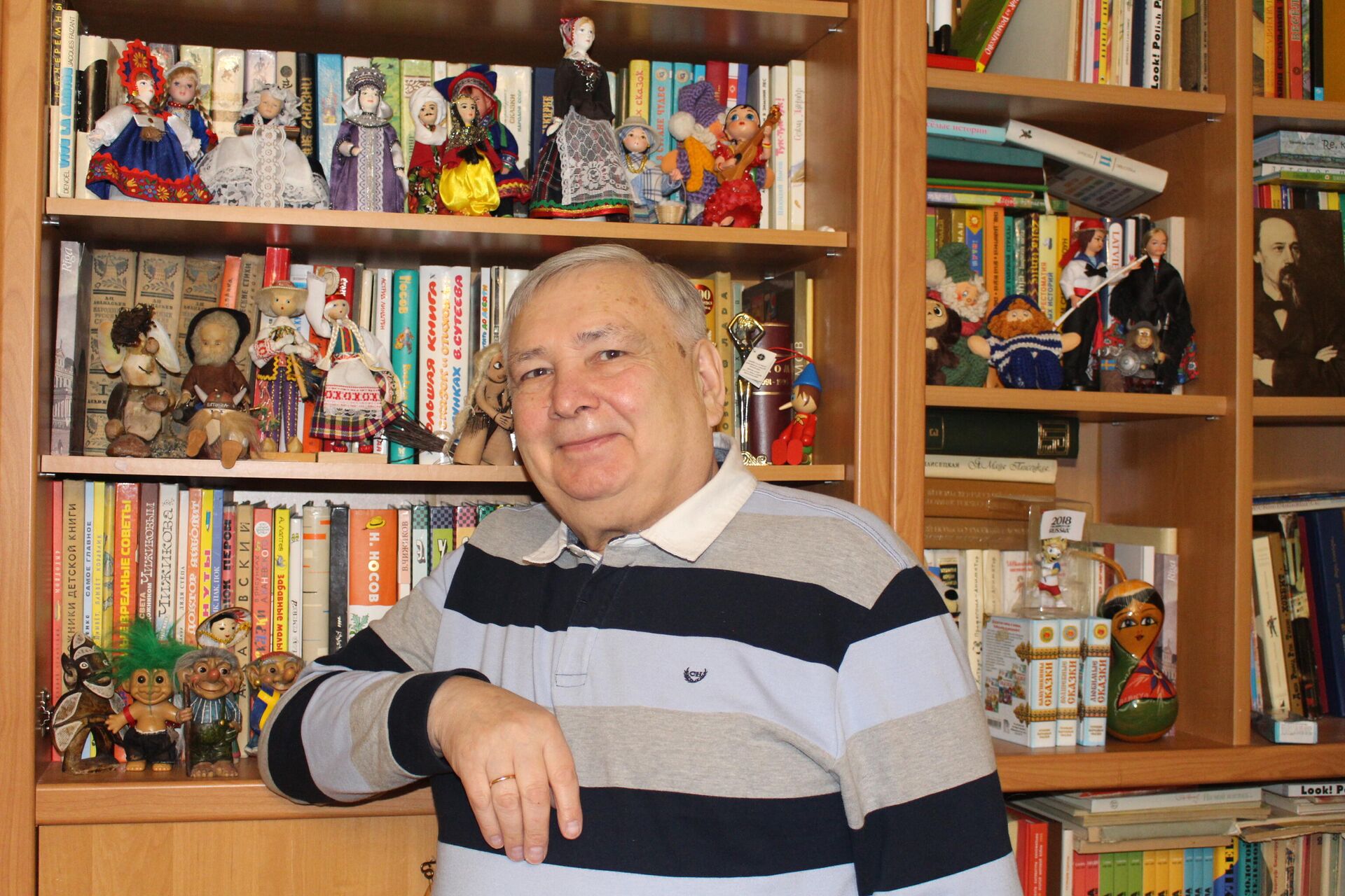 Владимир Новиков - поэт, художник, детский писатель Владимир Новиков - поэт, художник, детский писатель - Sputnik Латвия, 1920, 19.12.2021