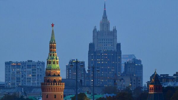 Московский Кремль и здание МИД РФ - Sputnik Латвия