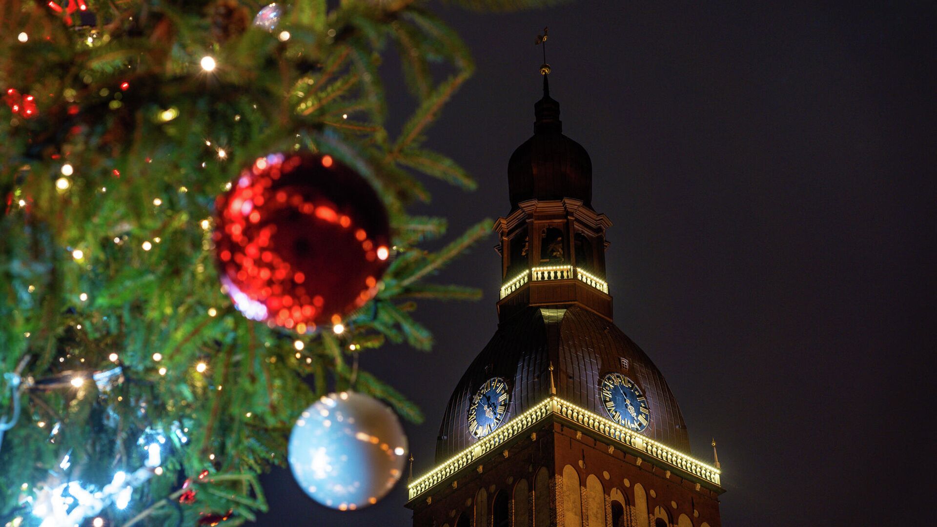 Новогодняя елка на Домской площади в Риге - Sputnik Латвия, 1920, 01.01.2022