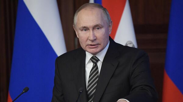 Президент РФ Владимир Путин выступает на расширенном заседании коллегии Министерства обороны - Sputnik Латвия