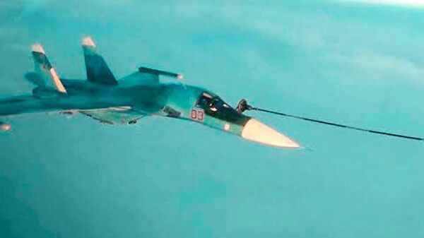 Экипажи МиГ-31, Су-34 и Су-24МР выполнили дозаправку в воздухе - Sputnik Latvija