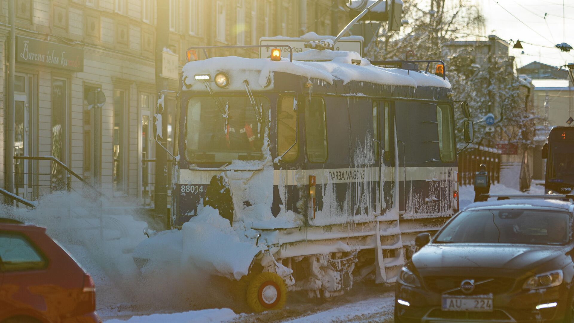 Специальный трамвай для чистки трамвайных путей в Риге - Sputnik Латвия, 1920, 24.12.2021