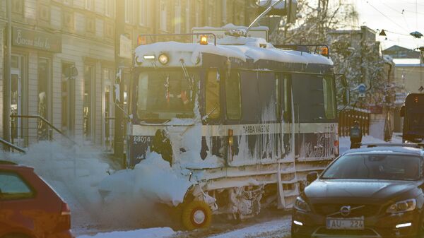 Специальный трамвай для чистки трамвайных путей в Риге - Sputnik Латвия
