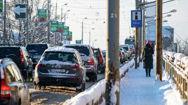 Интенсивное движение после снегопада в Риге - Sputnik Латвия