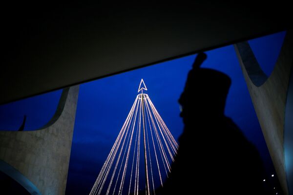 Neparasta Ziemassvētku eglīte Planalto pili Brazīlijā - Sputnik Latvija