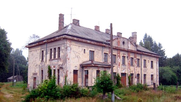 Заброшенное здание железнодорожной станции Блидене - Sputnik Latvija