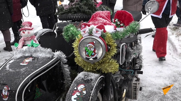 Jaungada pārsteigums: Kišiņevu sveica Salatēti ar motocikliem  - Sputnik Latvija