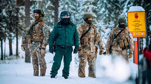 Латвийские пограничники патрулируют латвийско-белорусскую границу  - Sputnik Латвия