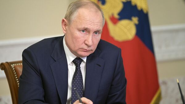 Президент РФ Владимир Путин проводит совещание о прохождении осенне-зимнего отопительного сезона - Sputnik Латвия
