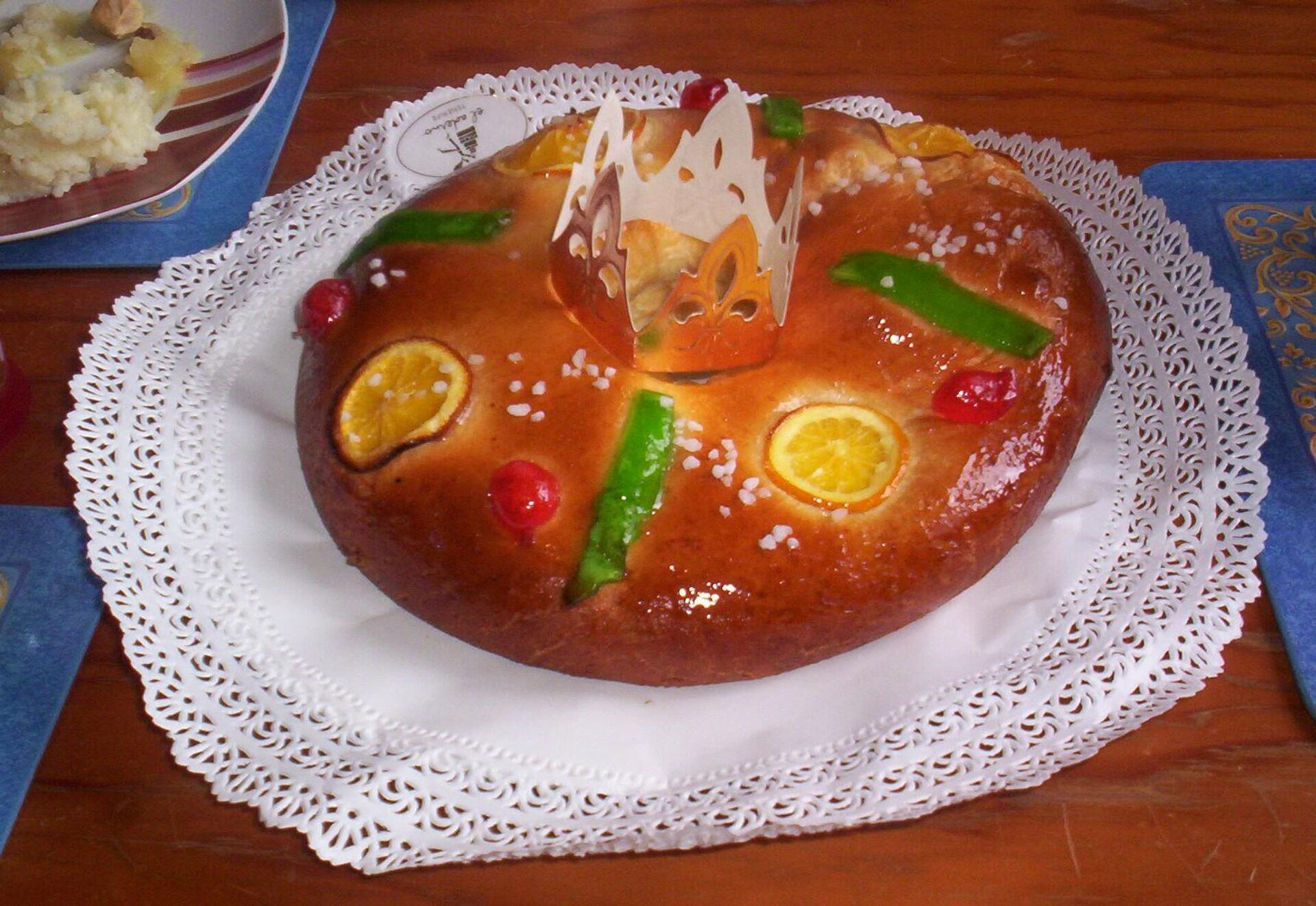 Порция испанского рождественского пирога Roscón de Reyes  - Sputnik Latvija, 1920, 30.12.2021