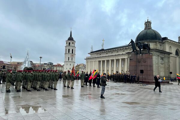В этом году Вильнюс отметил 103-ю годовщину поднятия флага.  - Sputnik Латвия