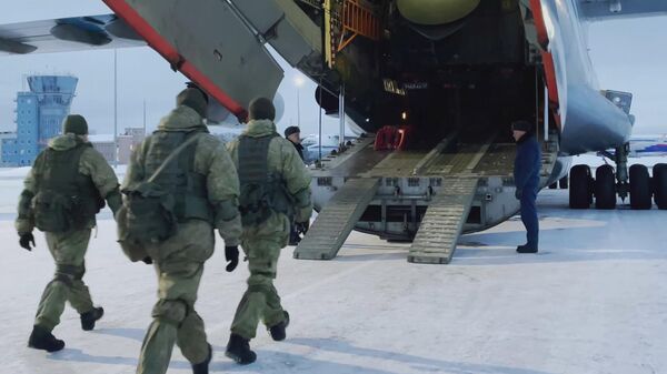 Отправка российской части миротворческого контингента в Казахстан - Sputnik Латвия