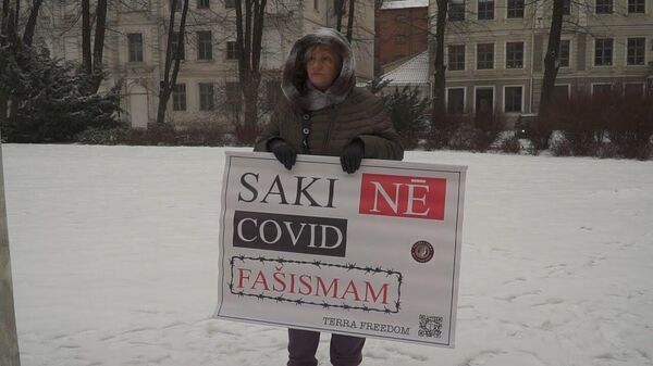 Акция протеста против обязательной вакцинации возле резиденции президента Латвии - Sputnik Латвия