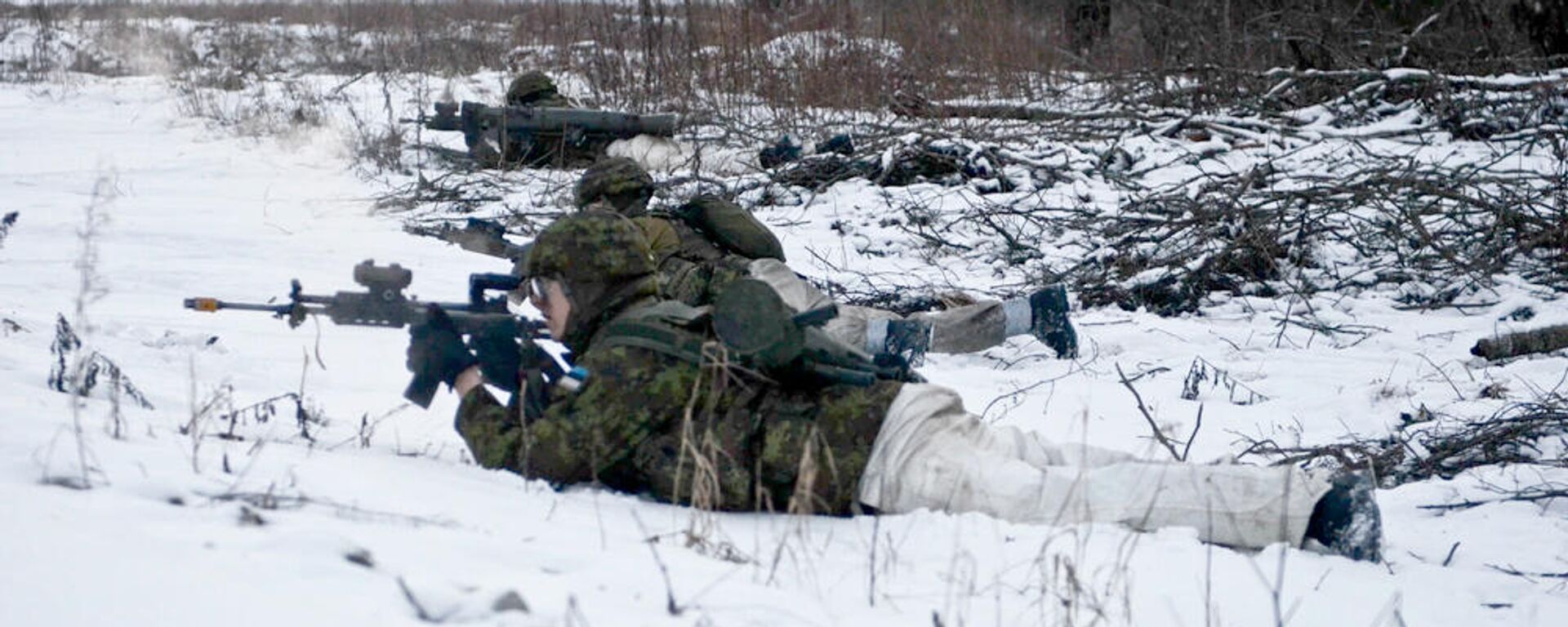 Эстонские военнослужащие во время учений на полигоне Тапа, 16 февраля 2016 года  - Sputnik Латвия, 1920, 30.12.2021