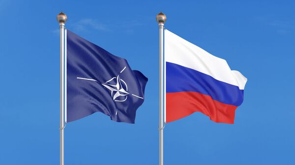Флаги НАТО и России - Sputnik Latvija