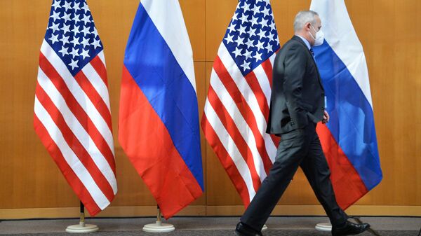 Участник двусторонних переговоров по безопасности между США и Россией в Женеве - Sputnik Латвия