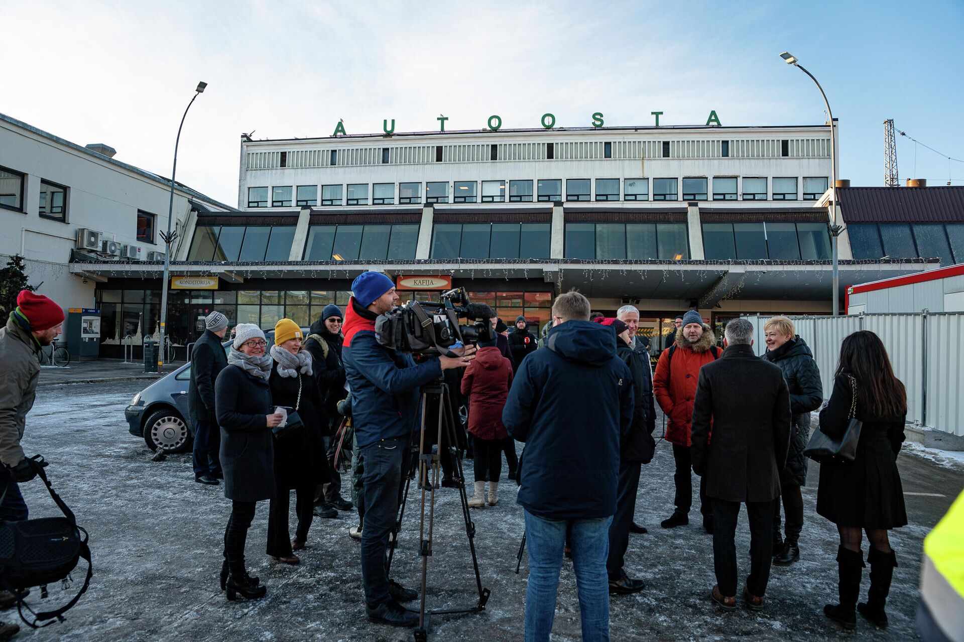 Журналисты собрались перед зданием Рижского международного автовокзала - Sputnik Латвия, 1920, 13.01.2022