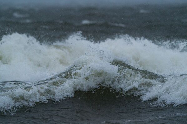 Штормовой ветер на побережье Рижского залива в Риге - Sputnik Латвия