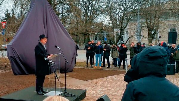 Президента Левитса освистали на открытии памятника латышскому диссиденту - Sputnik Латвия
