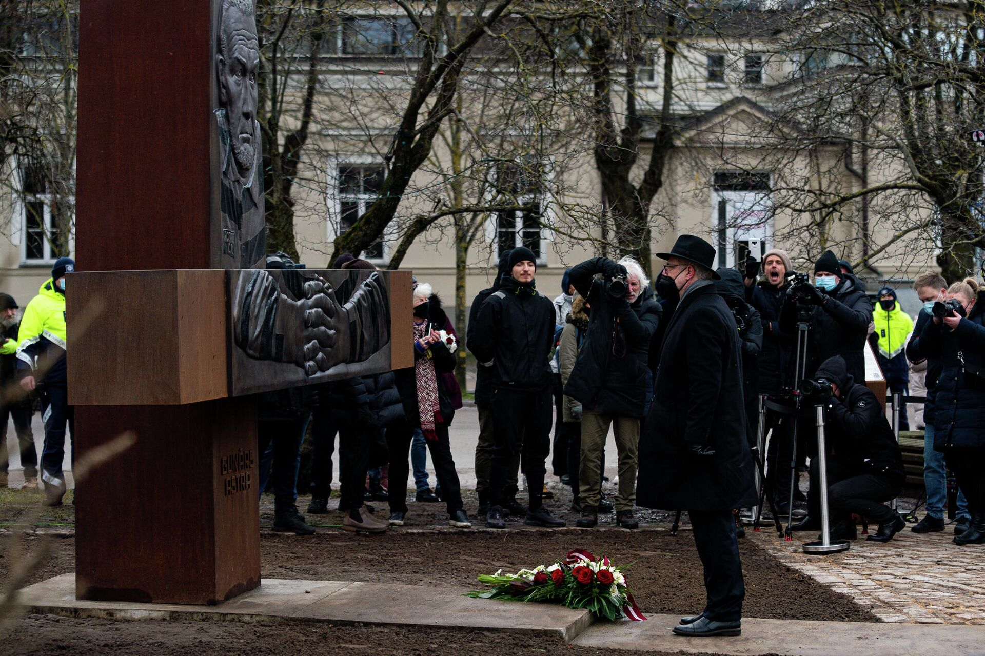 Эгилс Левитс возложил цветы к памятнику Гунару Астре Эгилс Левитс возложил цветы к памятнику Гунару Астре - Sputnik Латвия, 1920, 20.01.2022
