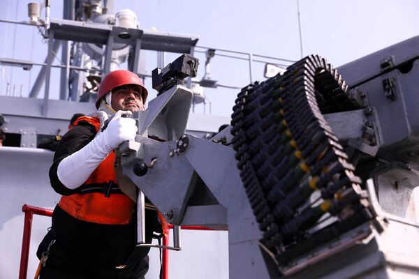 Морской пехотинец Ирана участвует в совместных военно-морских учениях ВМС Ирана, Китая и России в северной части Индийского океана. - Sputnik Латвия
