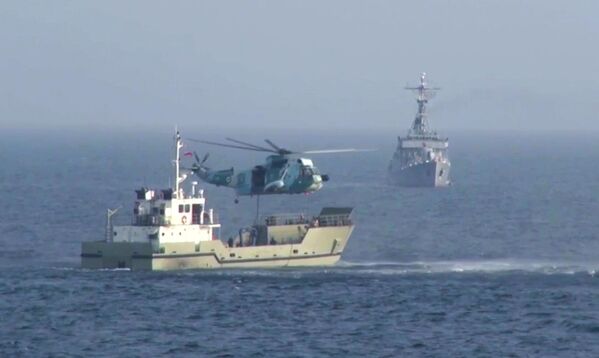 Боевые корабли России, Ирана и Китая во время военно-морских учений CHIRU-2022 в Аравийском море.  - Sputnik Латвия