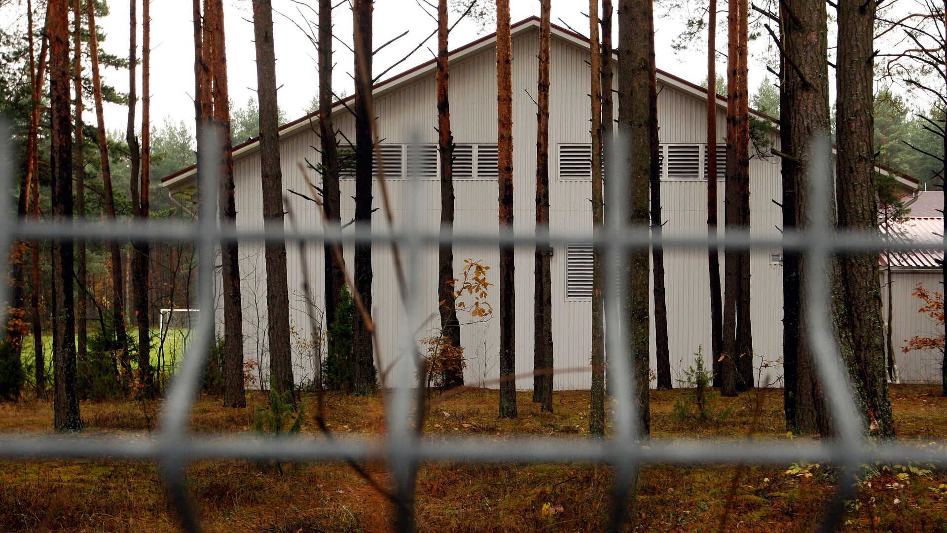 Предполагаемая тюрьма ЦРУ в Антавиляй, ноябрь 2009 года - Sputnik Латвия, 1920, 26.01.2022