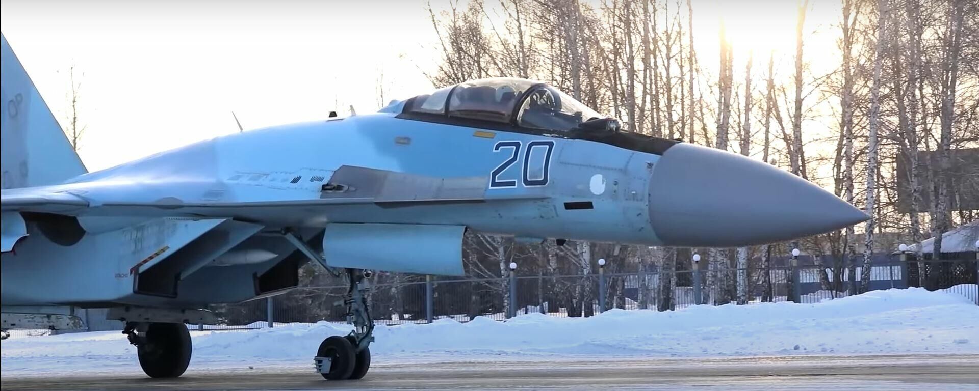 Россия перебрасывает в Беларусь новейшие истребители Су-35 - Sputnik Latvija, 1920, 27.01.2022