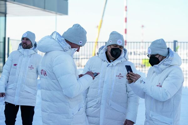 Третья группа латвийских спортсменов отправилась на зимние Олимпийские игры в Пекин - Sputnik Латвия
