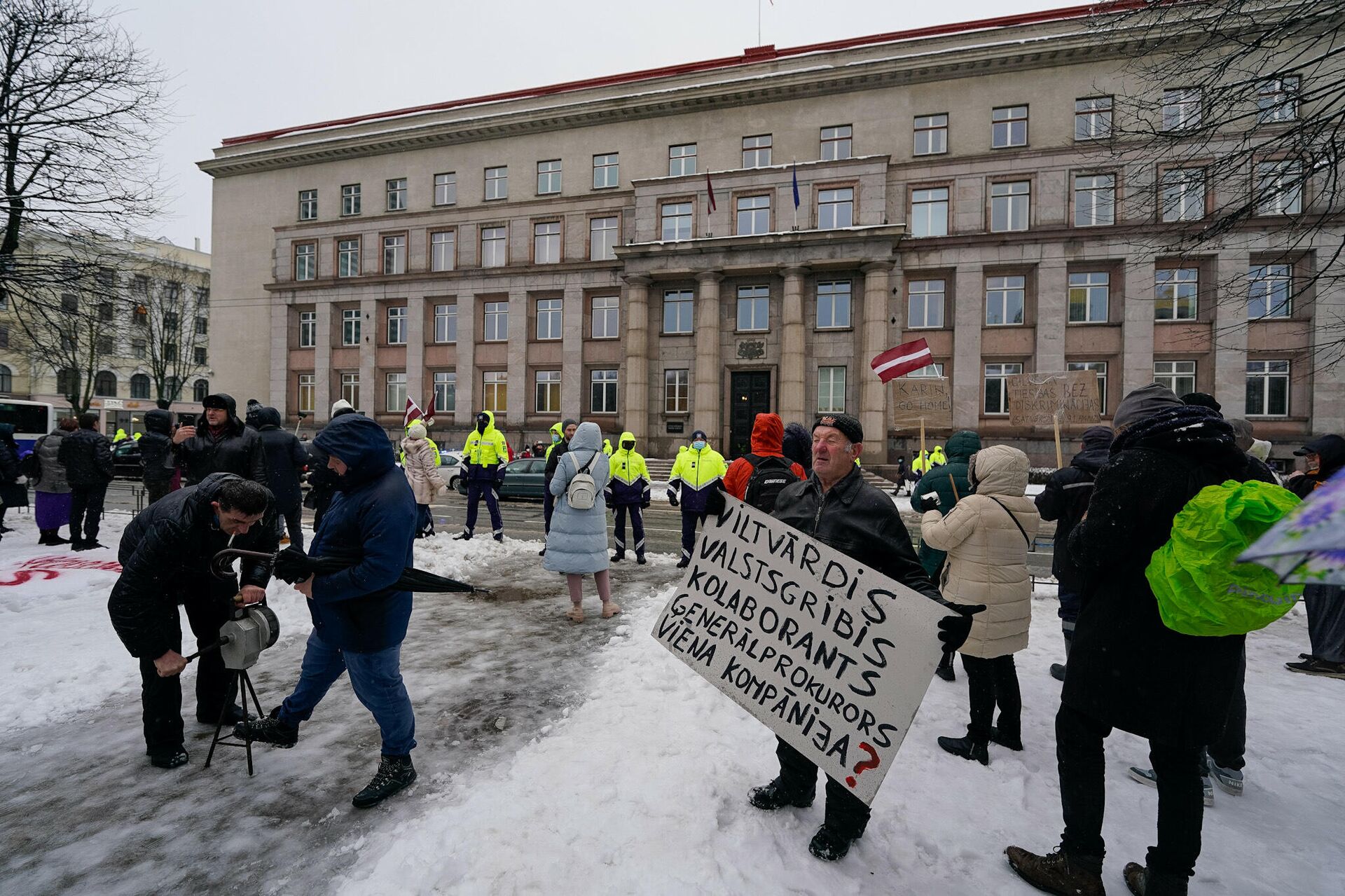 Акция протеста у здания кабинета министров в Риге  - Sputnik Латвия, 1920, 07.02.2022