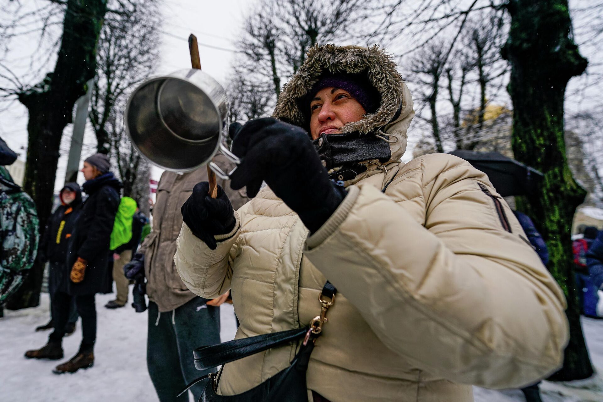 Акция протеста против антиковидных ограничений у здания кабинета министров в Риге Акция протеста против антиковидных ограничений у здания кабинета министров в Риге - Sputnik Латвия, 1920, 07.02.2022
