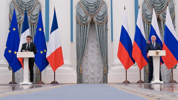 Президент РФ В. Путин провел переговоры с президентом Франции Э. Макроном - Sputnik Латвия