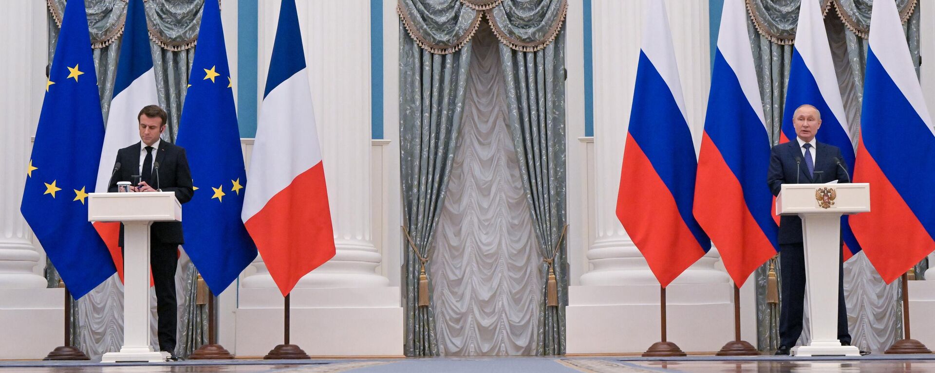 Президент РФ В. Путин провел переговоры с президентом Франции Э. Макроном - Sputnik Latvija, 1920, 09.02.2022