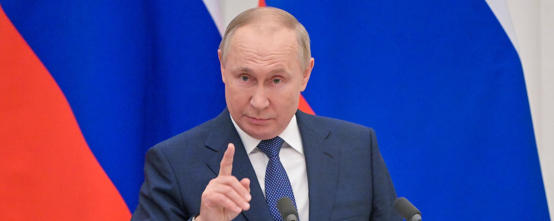 Президент РФ Владимир Путин на пресс-конференции после переговоров с президентом Франции Эммануэлем Макроном в Кремле, 8 февраля 2022 - Sputnik Латвия, 1920, 08.02.2022