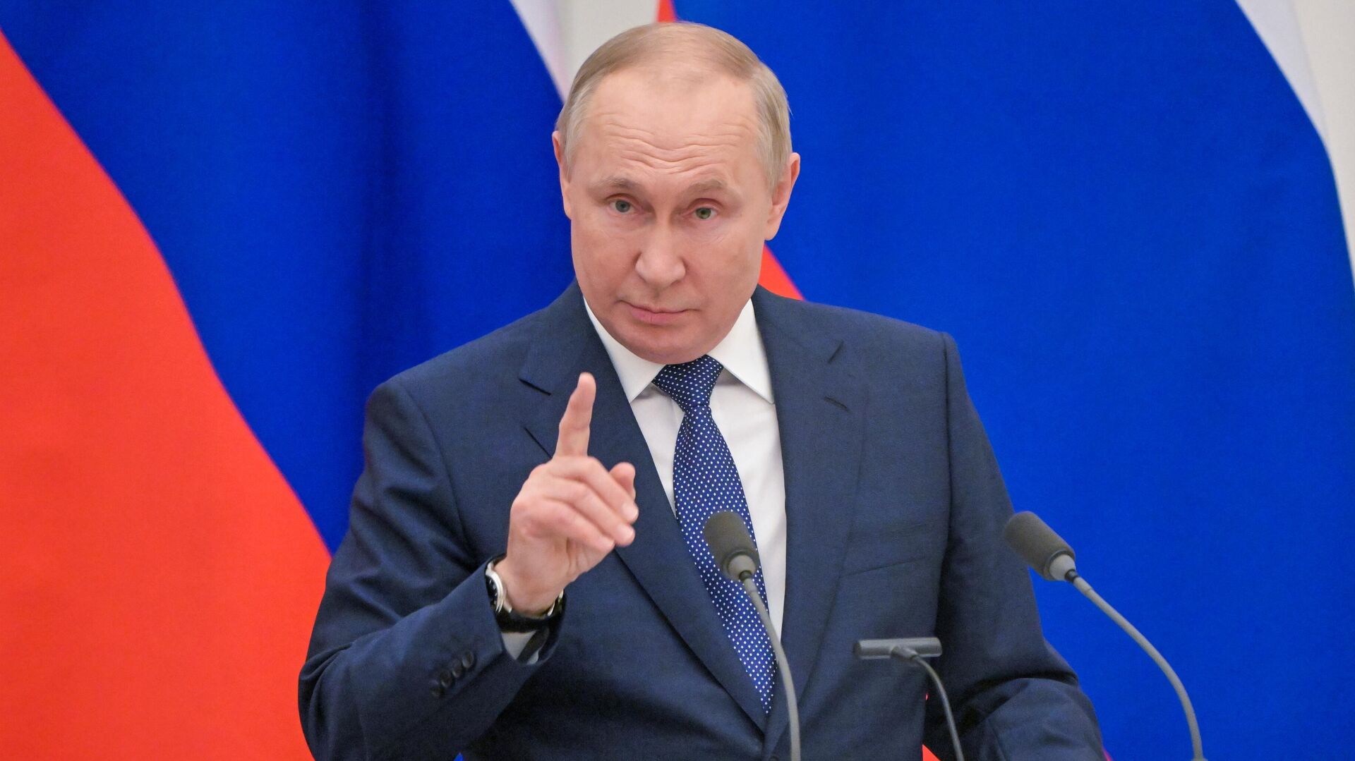 Президент РФ Владимир Путин на пресс-конференции после переговоров с президентом Франции Эммануэлем Макроном в Кремле, 8 февраля 2022 - Sputnik Латвия, 1920, 08.02.2022