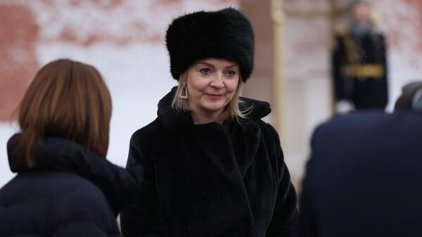 Глава МИД Британии Элизабет Трасс на Красной площади в Москве - Sputnik Латвия